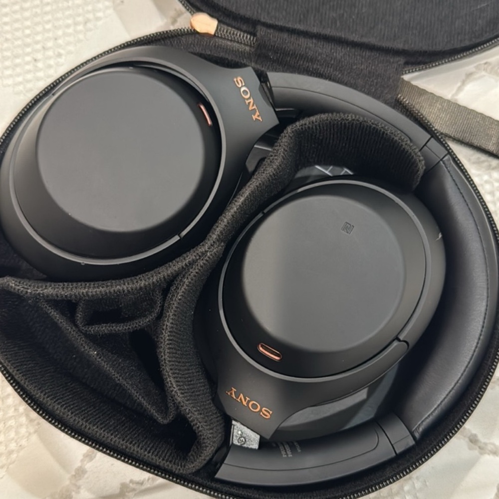 Sony Black Wireless Headphones